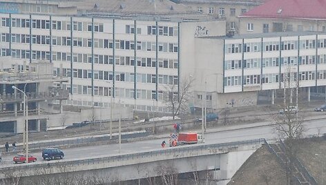 &Scaron;e&scaron;tadienį kelininkai vėl grįžo ant &Scaron;ilo tilto, kurį jau remontavo pirmadienį.