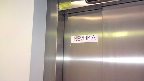 Teisme &bdquo;prie Senukų&ldquo; sunkmetis atsispindi ir liftų priežiūroje: vienas i&scaron; trijų jau senokai sugedęs.