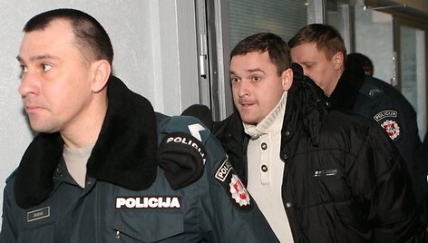 A.Urbonas atvežtas į teismą 
