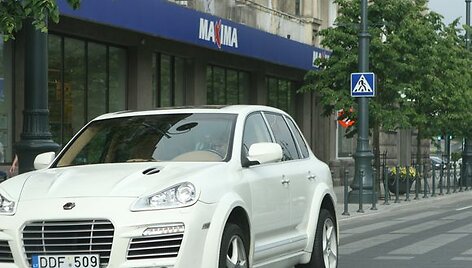&bdquo;Porsche Cayenne Magnum&ldquo; vairuotojos pažeidimas.