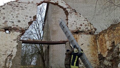 Gimnazistai bandė i&scaron;ardyti &scaron;iuos senovinius mūrus.