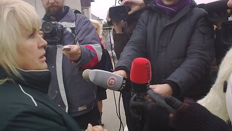 Būrelis D.Kedžio sekėjų žinių i&scaron; Panevėžio teismo trečiadienį laukė Garliavoje, Klonio gatvėje.