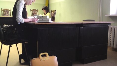 Atsakovams Kastujevams skirta vieta teismo salėje pirmadienį, kaip jau tampa įprasta, liko tu&scaron;čia.
