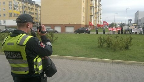 A.Paleckio rėmėjų piketą fiksavo policijos pareigūnai