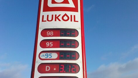 &bdquo;Lukoil&ldquo; degalinė pritrūko benzino.