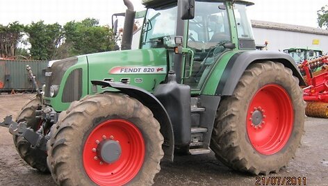 Traktorius &bdquo;Fendt 820&ldquo;