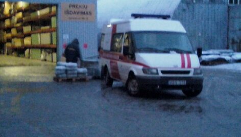 Krovinine transporto priemone paverstas greitosios medicinos pagalbos automobilis