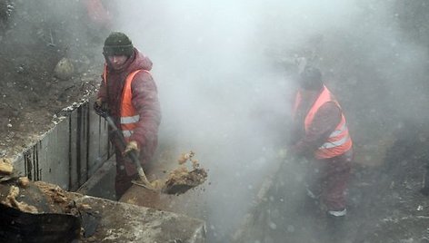 Avarija šilumos tinkluose Savanorių prospekto ir Vilkpėdės gatvių sankryžoje. 