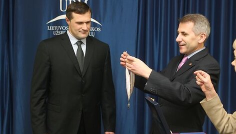 Virgilijų Alekną apdovanojo Užsienio reikalų ministras Vygaudas U&scaron;ackas 
