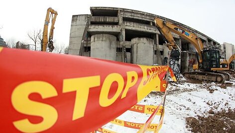 Kelis de&scaron;imtmečius stovėjęs apleistas statinys i&scaron;nyks.