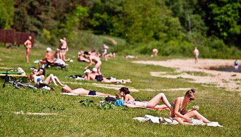 Valakampiuose poilsiauja šeimos ir vyresnio amžiaus vilniečiai.