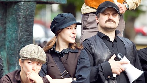 Naują sezoną Keistuolių teatras pristatė žygiu su dviračiais.