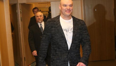 R.Vy&scaron;niauską ir M.Ežerskį apdovanojo &scaron;alies premjeras A.Kubilius