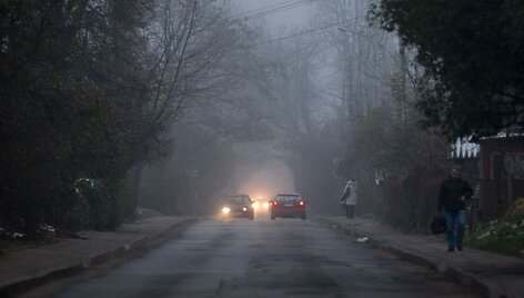 Miestas tir&scaron;to rūko jūroje
