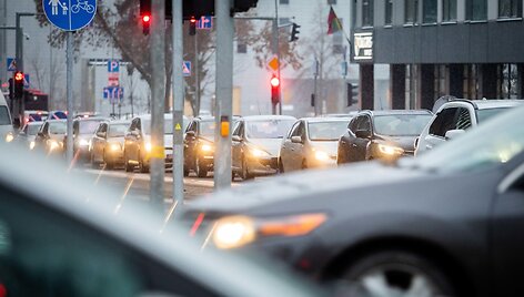 Paskutinę dieną prie&scaron; Kalėdų &scaron;ventes Vilnius sustojo spūstyse.