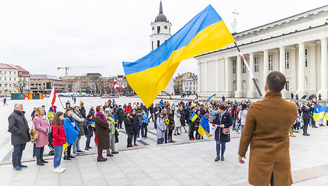 Mitingas skirtas remti Ukrainos kovą už laisvę. Šūkis: „Slava Ukraini! Už jūsų ir mūsų laisvę!“