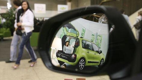 &Scaron;e&scaron;tadienį LITEXPO parodų rūmuose prasidėjo tradicinė automobilių ir laisvalaikio transporto priemonių paroda ALT 2009 