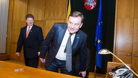 I&scaron;rinktas Seimo pirmininkas Vydas Gedvilas savo kabinete