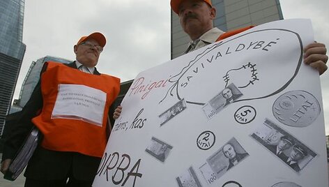 Vilniaus troleibusų" darbuotojų profesinės sąjungos atstovai tikisi, kad piketu pavyks atkreipti valdžios dėmesį į pagrindines bendrovės problemas.