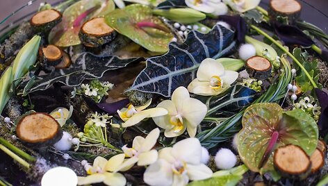 Parodoje &bdquo;Žiemos puok&scaron;tė&ldquo;galima pasigėrėti floristų darbais