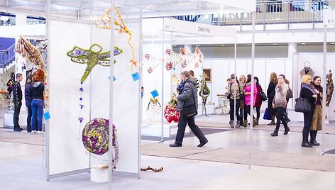 Parodoje &bdquo;Žiemos puok&scaron;tė&ldquo;galima pasigėrėti floristų darbais