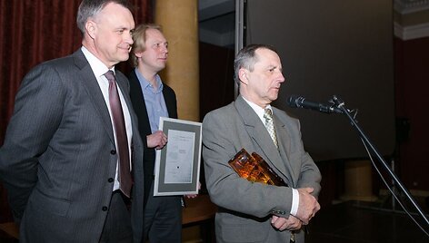 Labiausiai nusipelnę fotomenininkai apdovanoti specialiomis premijomis.