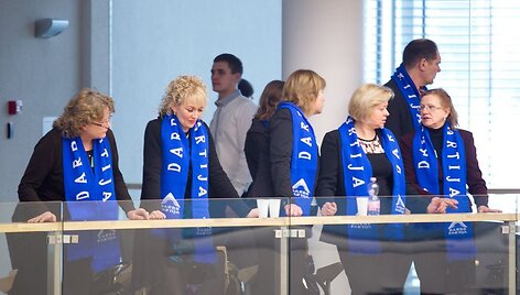 Seimas sprendžia dėl trijų &bdquo;darbiečių&ldquo; teisinės neliečiamybės naikinimo teisinės neliečiamybės naikinimo