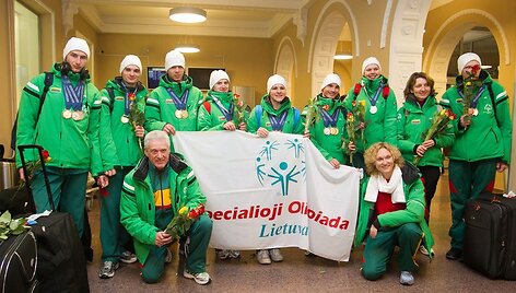  į Vilnių i&scaron; Pietų Korėjoje vykusios specialiosios žiemos olimpiados sugrįžo Lietuvos rinktinė.