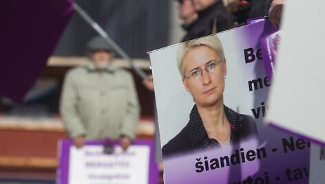 Neringos Venckienės rėmėjai Nepriklausomybės aik&scaron;tėje susirinko į protesto akciją.