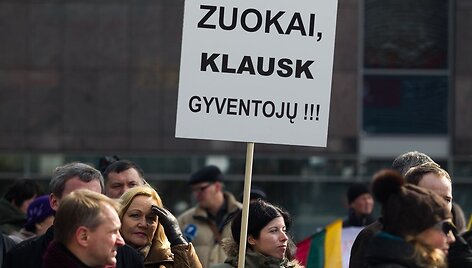 Mar&scaron;rutinių taksi vairuotojų akcija Europos aik&scaron;tėje.