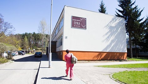 Muzikos mokykla „Lyra“ įsikūrusi vaikų darželio patalpose.