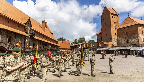 Sausumos pajėgų dienos minėjimas ir pajėgų vadų pasikeitimo ceremonija