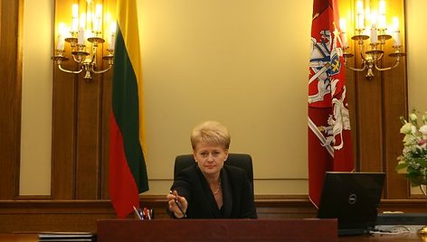 Dalia Grybauskaitė savo kabinete.