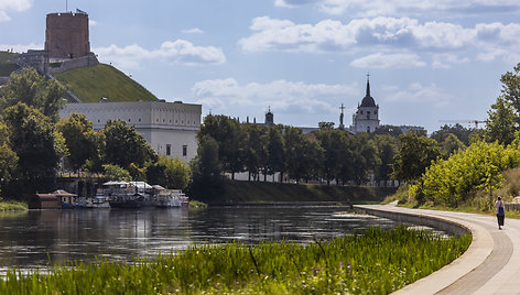 Tropinis vakaras po karštos dienos