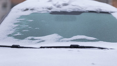 Lietuvoje eismą apsunkino plikledis