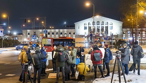 Žmogaus teisių gynėjai ir aktyvistai surengė protestą prie&scaron; deportaciją