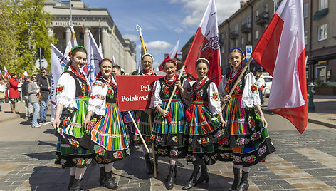 Vilniaus gatvėmis žygiavo tūkstančiai Pasaulio lenkų dienos dalyvių