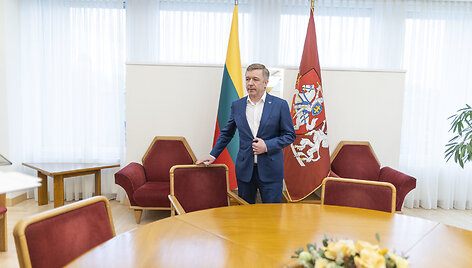 Ramūnas Karbauskis pasira&scaron;ė valdančiųjų parengtą susitarimą &bdquo;Dėl Lietuvos nacionalinio saugumo artimiausio laikotarpio sustiprinimo&ldquo;