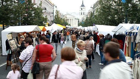 Gedimino pr. trim dienoms įsikūrė Tautų mugės ir Gdansko dienų dalyviai.