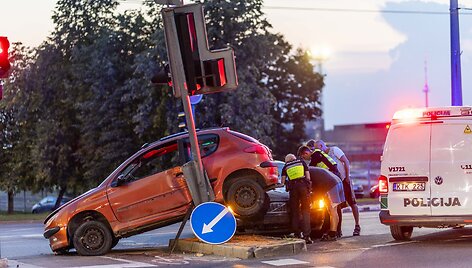 Dariaus ir Girėno gatvėje susidūrė du automobiliai