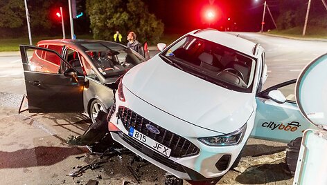 &bdquo;Ford&ldquo; ir &bdquo;Toyota&ldquo; avarija prie Rasų kapinių