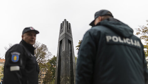 Pareigūnai protestavo prie LR Vyriausybės