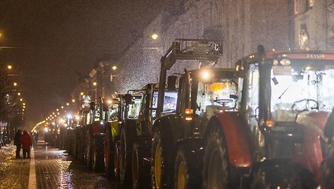 Ūkininkai užvedė traktorius, sujungė lempas ir švyturėlius