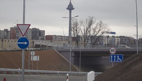 Atidaryta Vilniaus vakarinio aplinkkelio atkarpa iki Pilaitės prospekto.