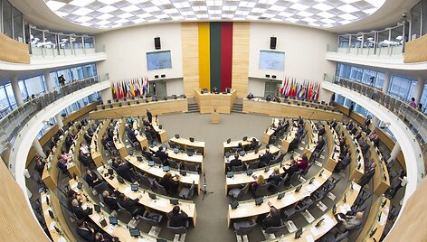 Seimas baigė rudens sesiją, sugiedojo himną ir i&scaron;siskirstė &scaron;vęsti &scaron;venčių.