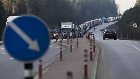 Vilkikų spūstis link Medininkų pasienio posto.