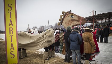 Dusetose vyksta tradicinės Sartų žirgų lenktynės.