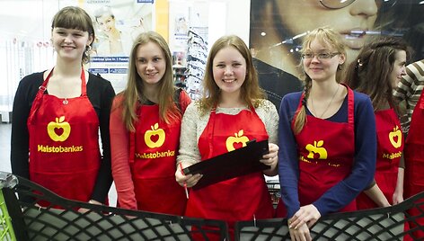 Prezidentė Dalia Grybauskaitė pradėjo de&scaron;imtąją &bdquo;Maisto banko&ldquo; akciją.