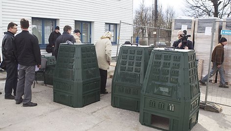 Kompostavimo dėžės Salininkų gyventojams atiteko nemokamai.