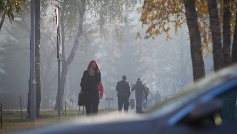 Degėsiais dvokiantis rūkas Vilniuje.